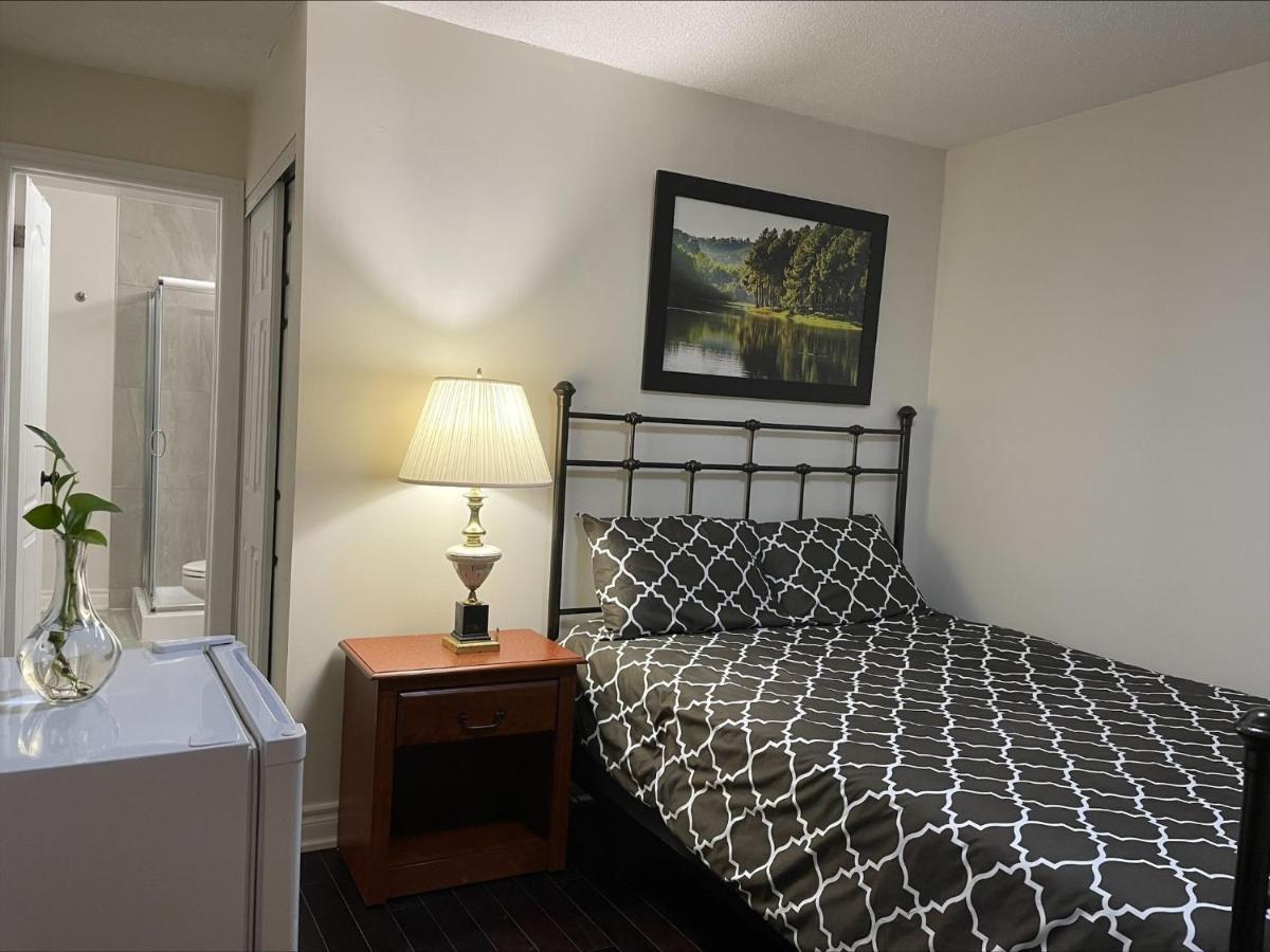 77 Nice And Warm Series Rooms Торонто Экстерьер фото