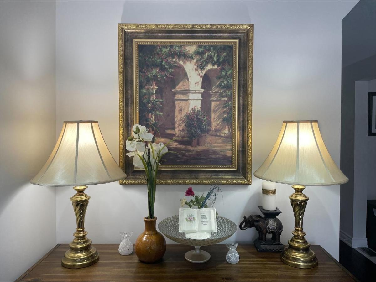 77 Nice And Warm Series Rooms Торонто Экстерьер фото