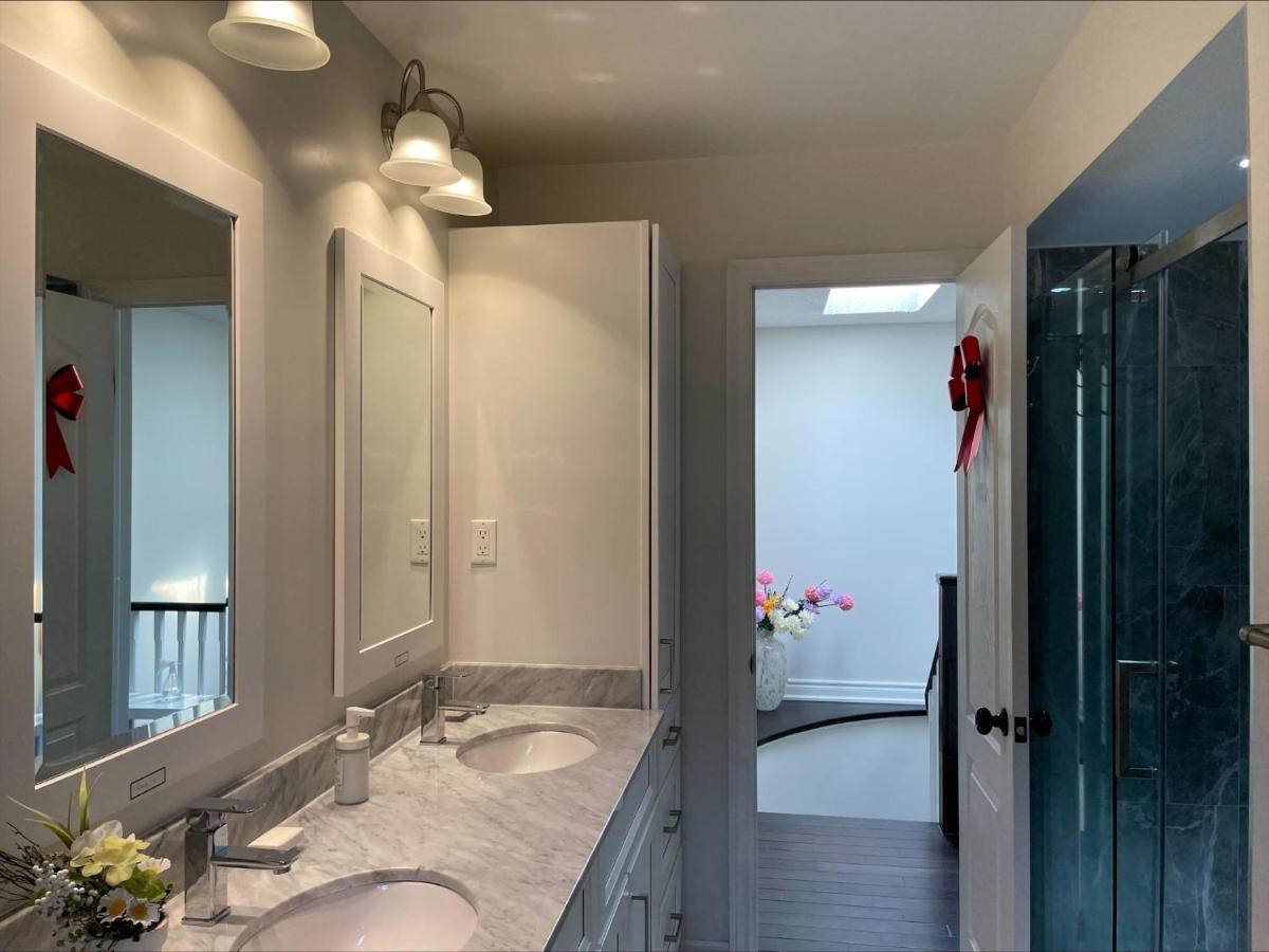 77 Nice And Warm Series Rooms Торонто Экстерьер фото