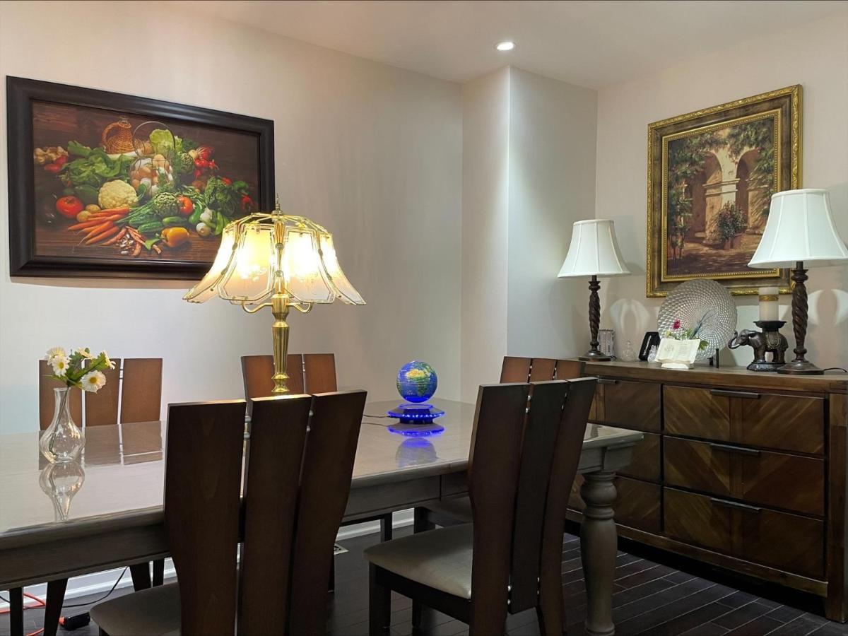 77 Nice And Warm Series Rooms Торонто Экстерьер фото